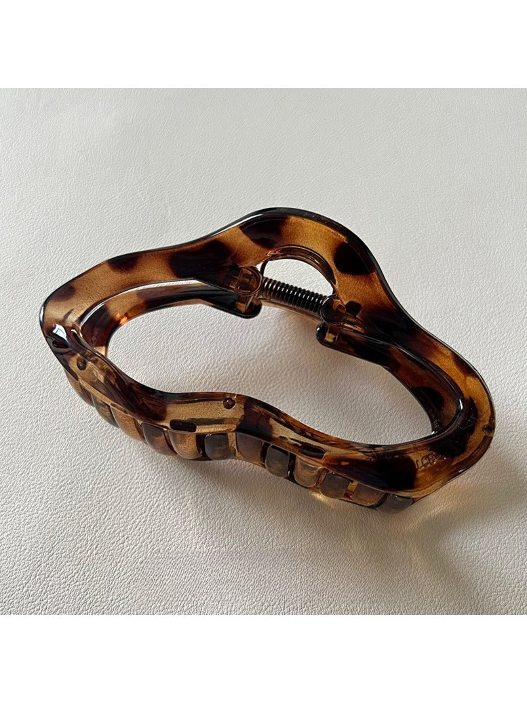 Beau - Chic Cloud Cut Out Claw Clip