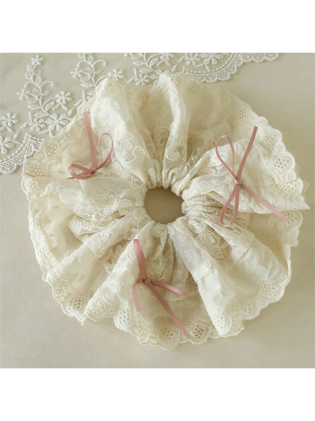 Gifty - Sweet Embroidered Lace Oversized Scrunchie