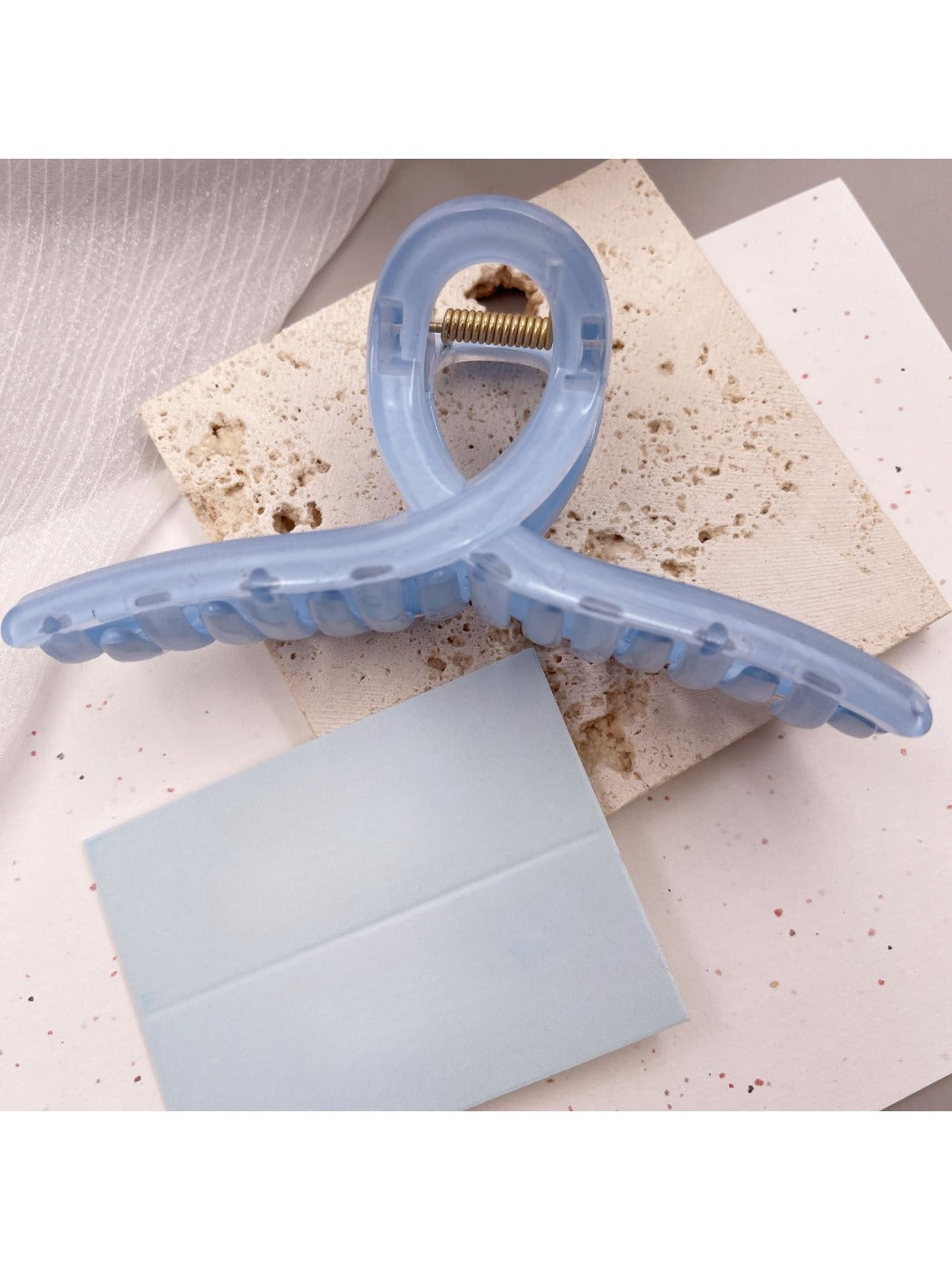 Beau - Essential Solid Color Crisscross Design Claw Clip