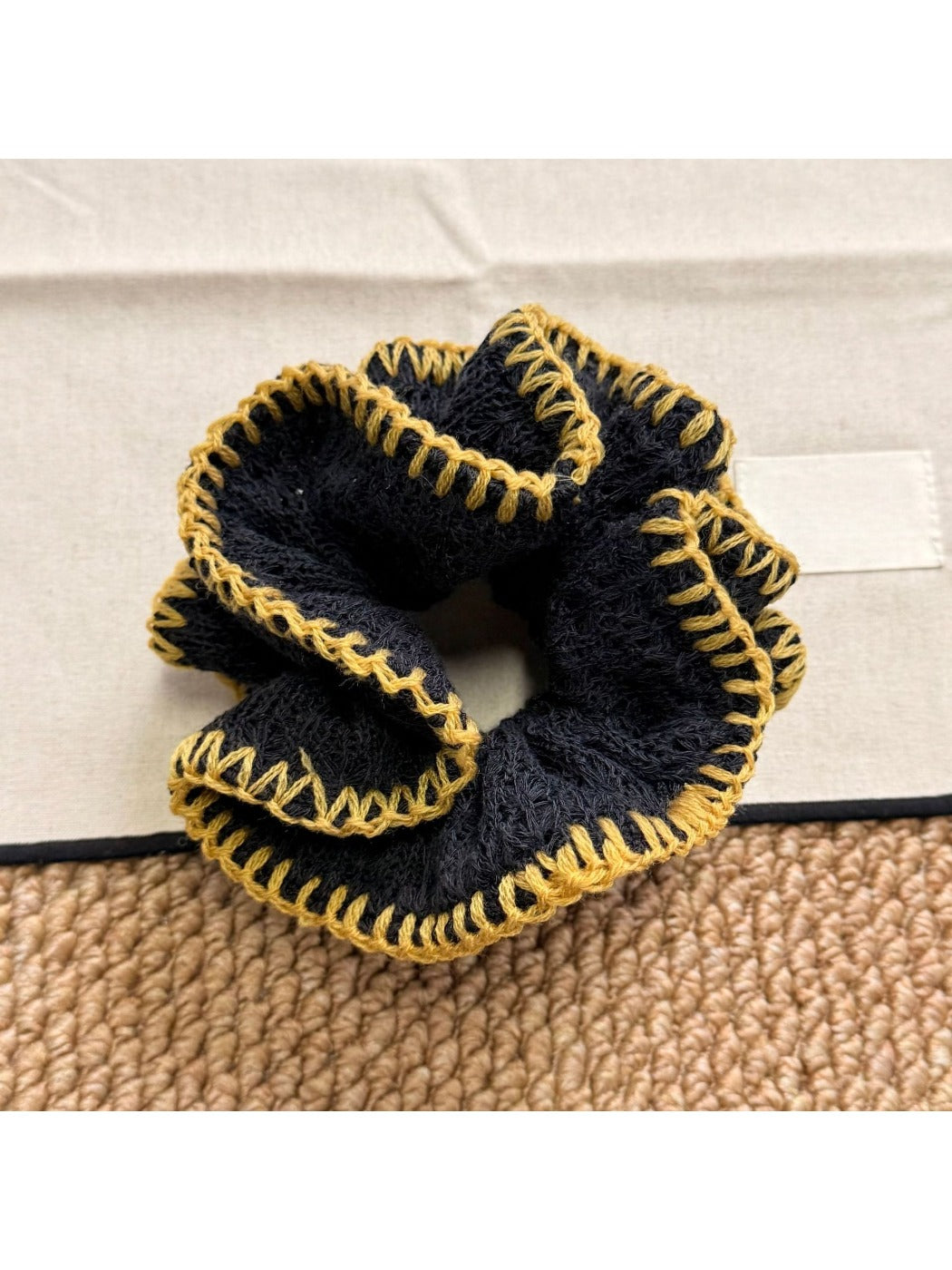 Gifty - Retro Aesthetic Chunky Hair Scrunchie