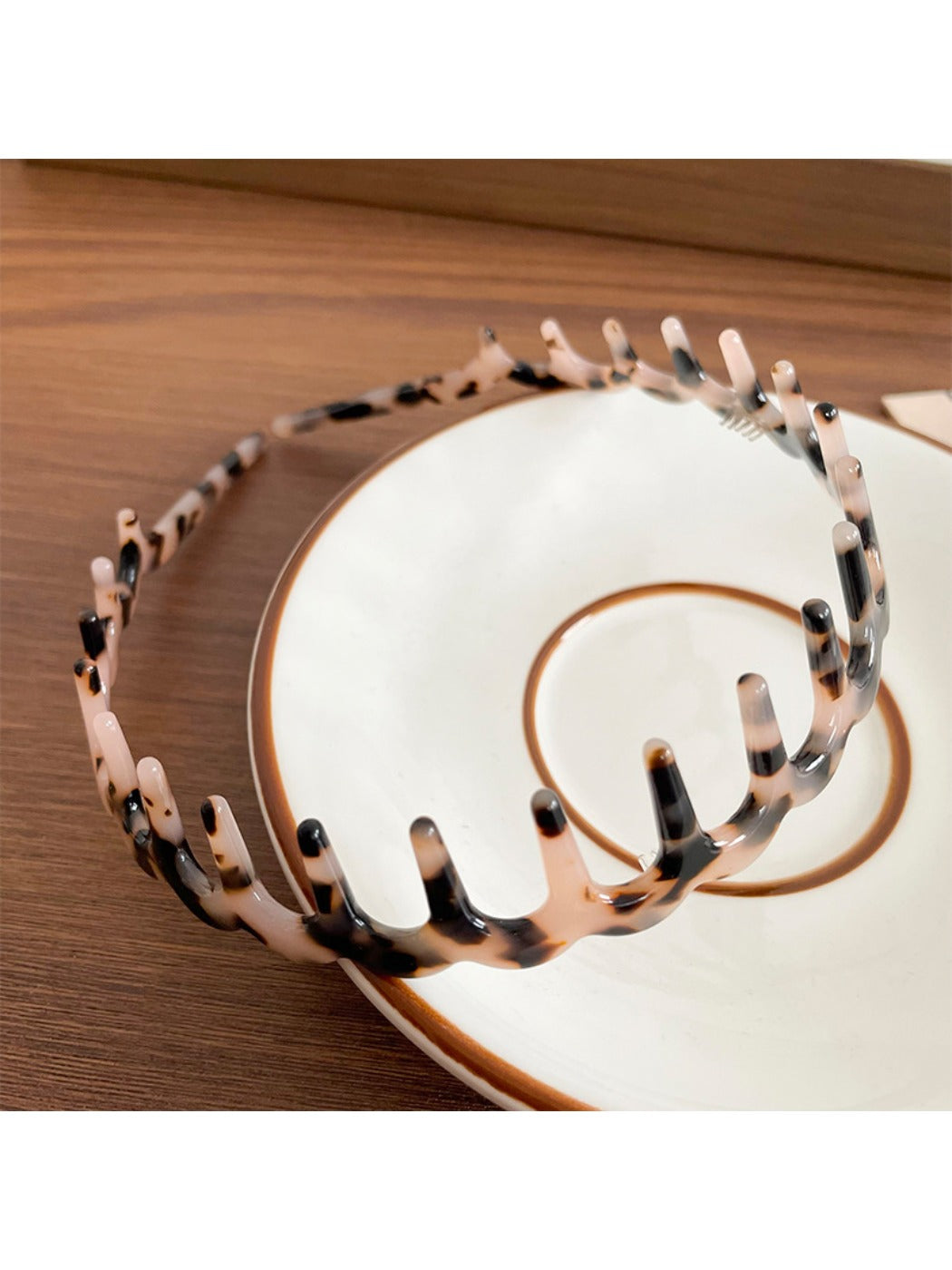 Gifty - Vintage Wide Wavy Headband