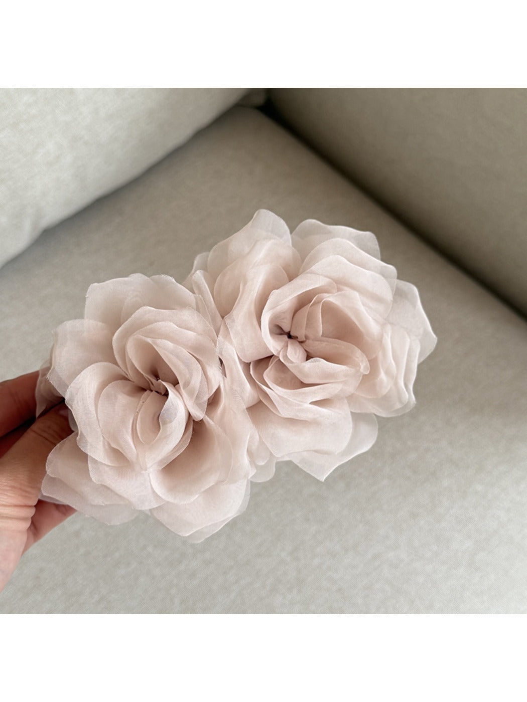 Beau - Elegant Rose Shaped Banana Clip