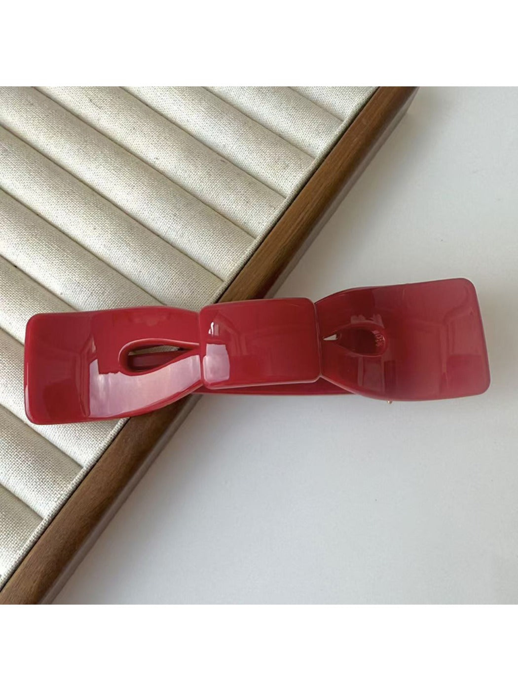 Beau - Minimalist Bow Shaped Hair Claw Clip