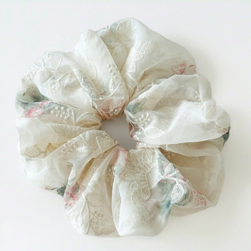 GIFTY - Floral Embroidered Scrunchie