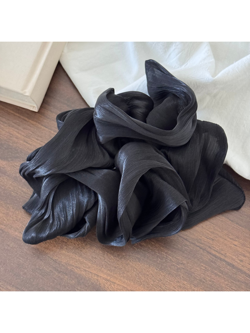 Beau - Glossy Sheer Irregular Ruffle Banana Clip