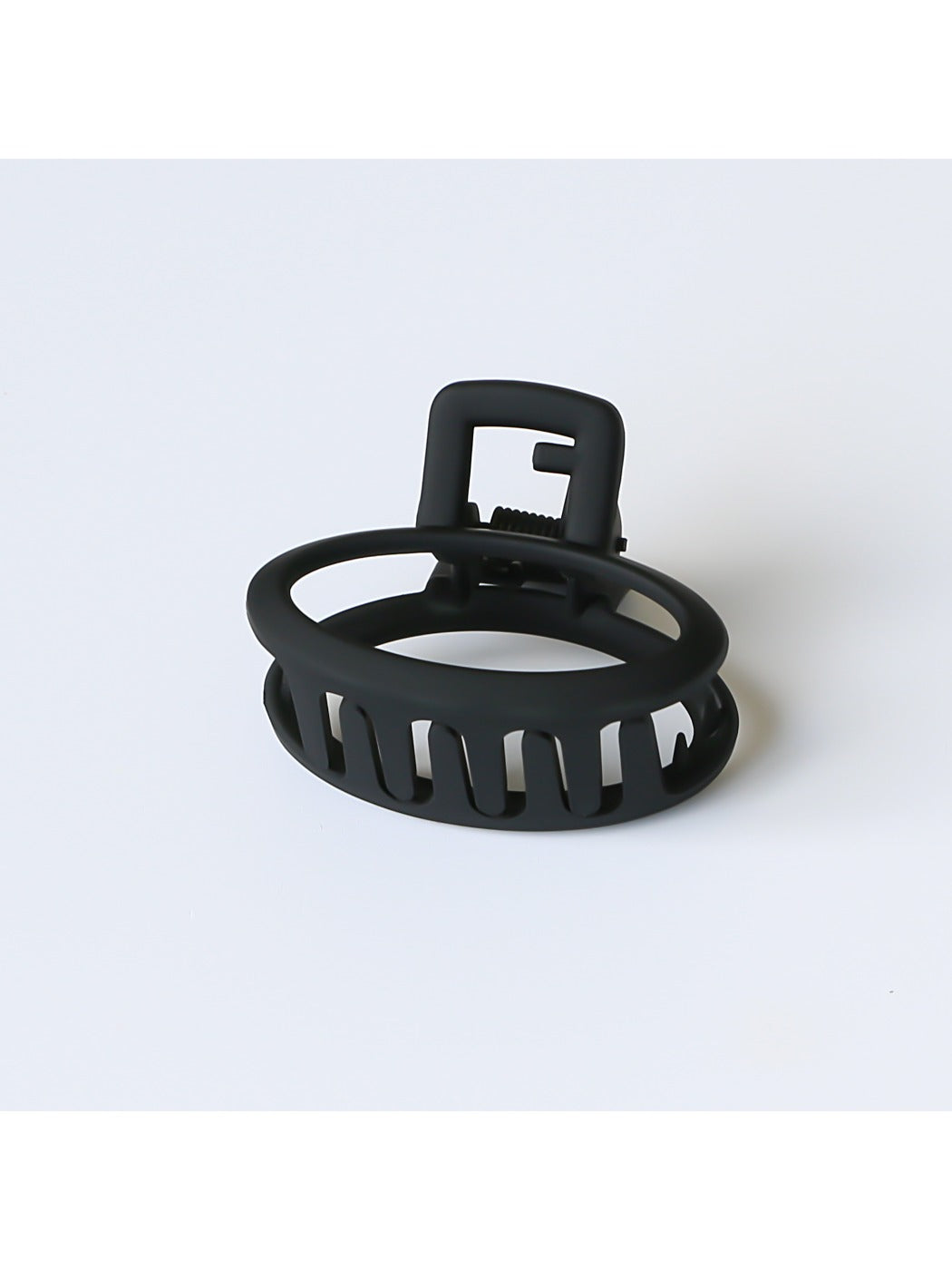 Beau - Minimalist Oval Shaped Openwork Claw Clip