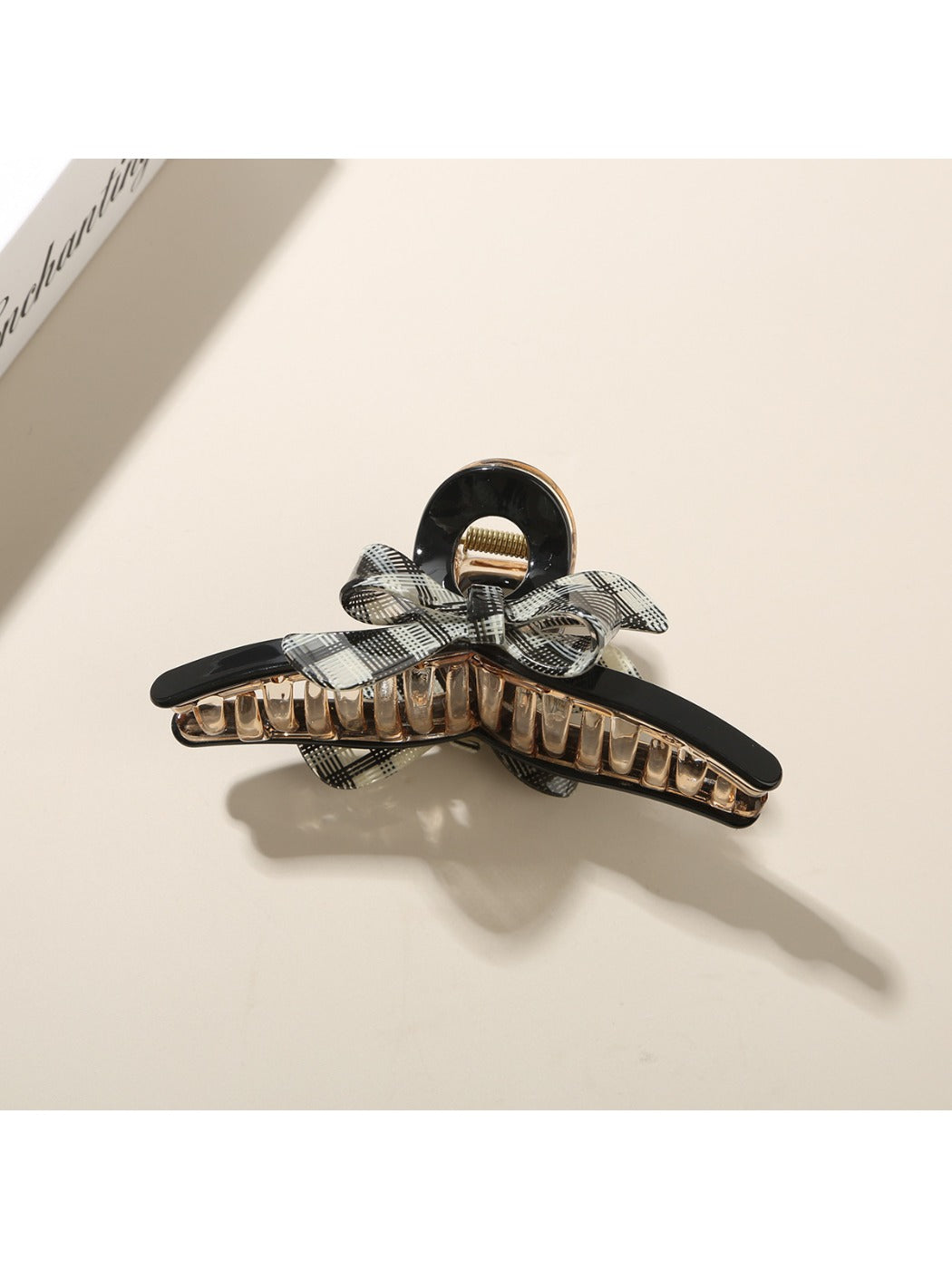 Beau - Chic Solid Color Crisscross Hair Claw Clip