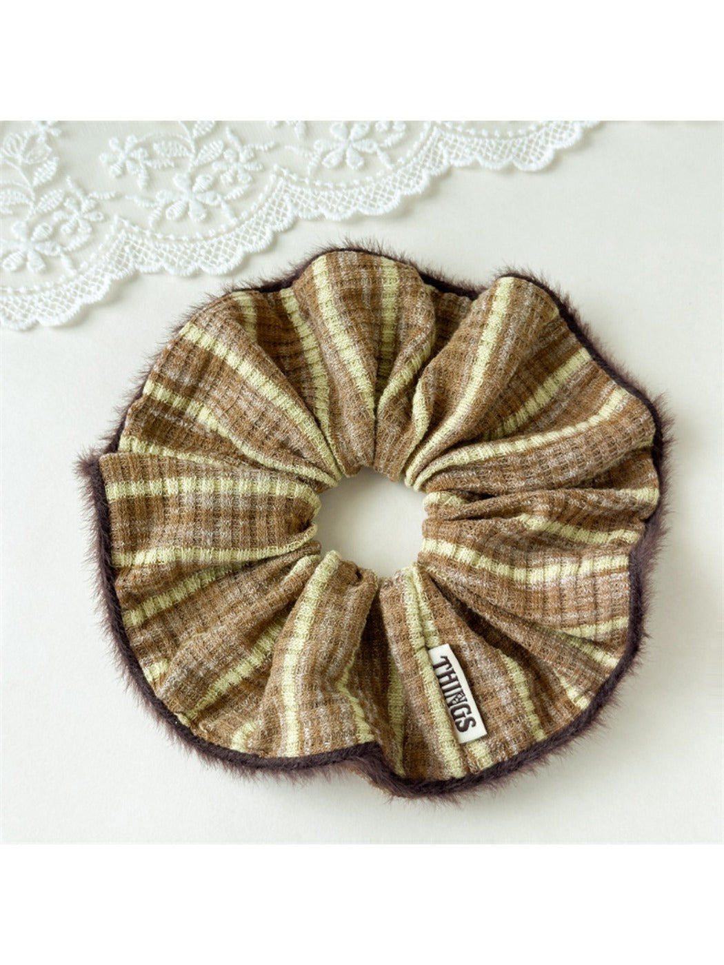 Gifty - Relaxed Style Striped Scrunchie