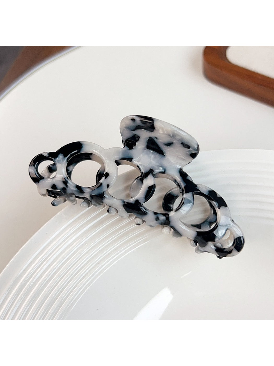 Beau - Openwork Geometric Acetate Alloy Claw Clip