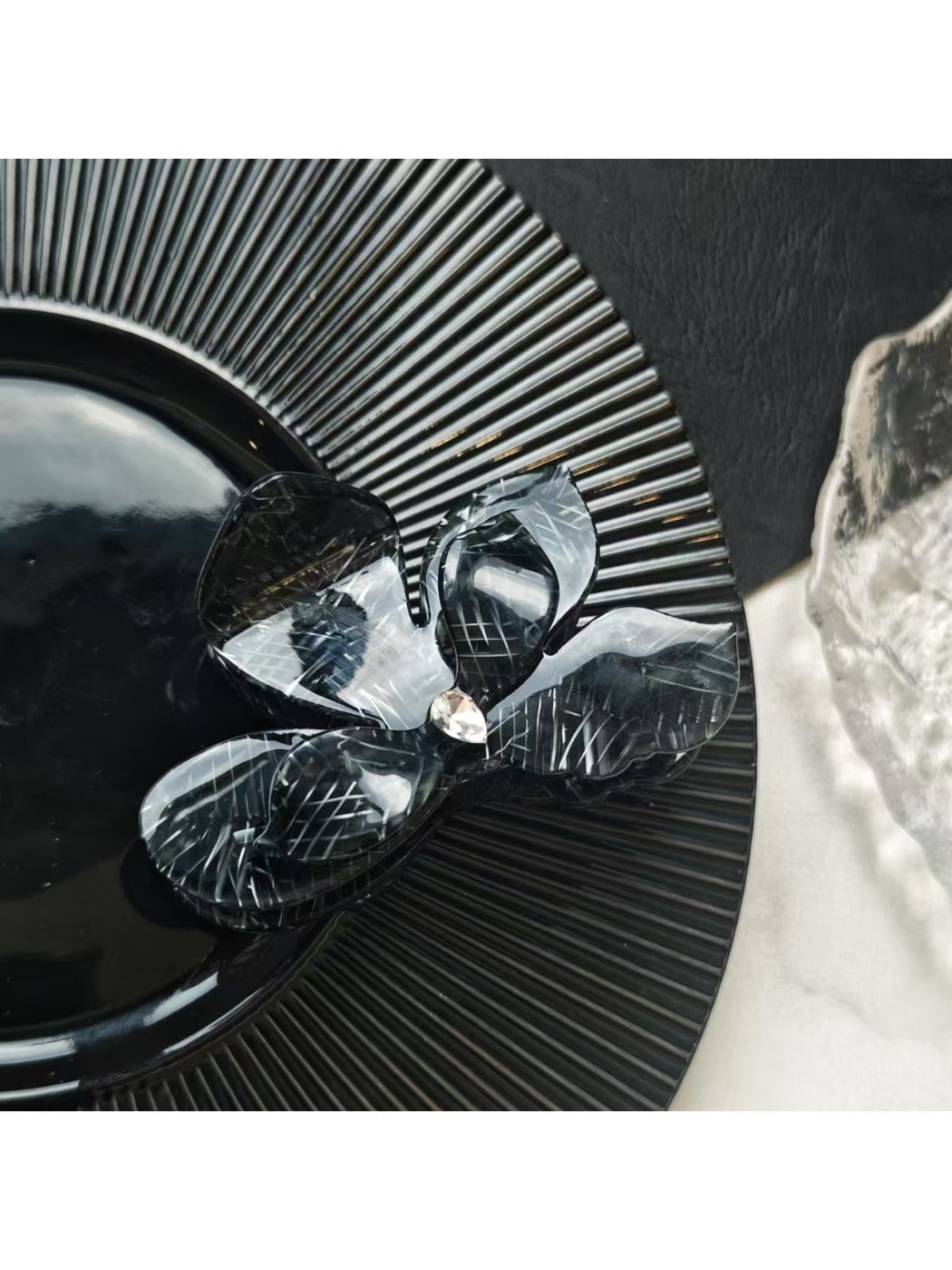 Beau - Chic Petal Shaped Hair Claw Clip