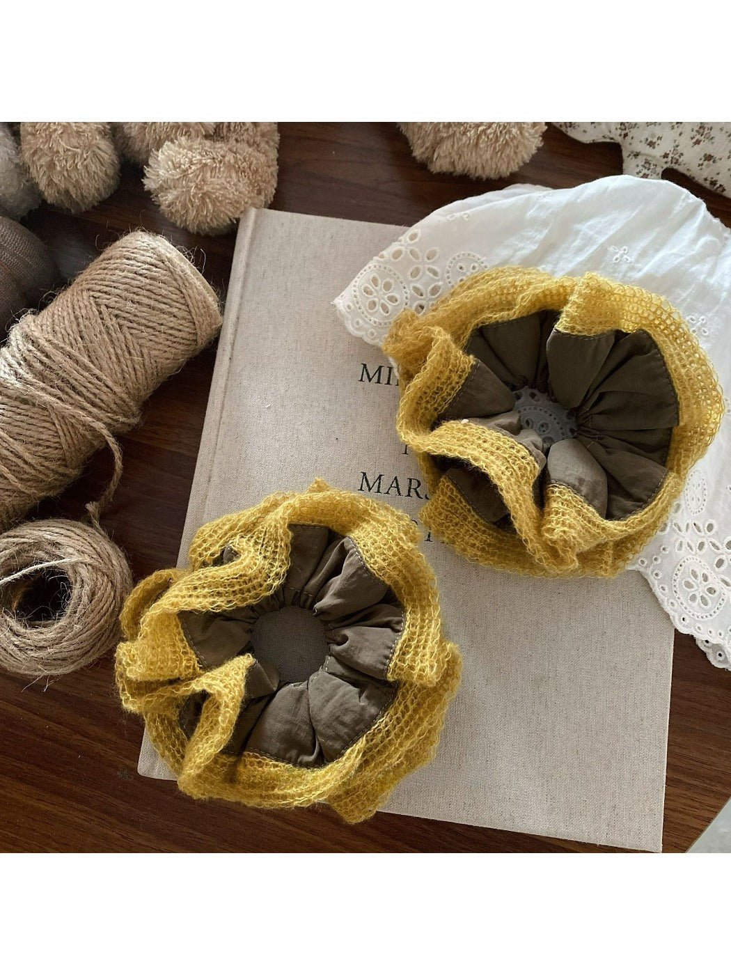 Gifty - Elegant Velvet Lace Scrunchie