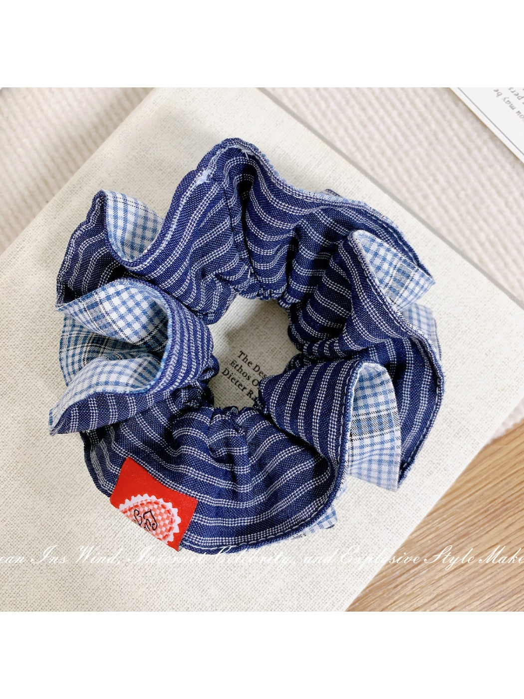 Gifty - Navy Minimalist Striped Scrunchie