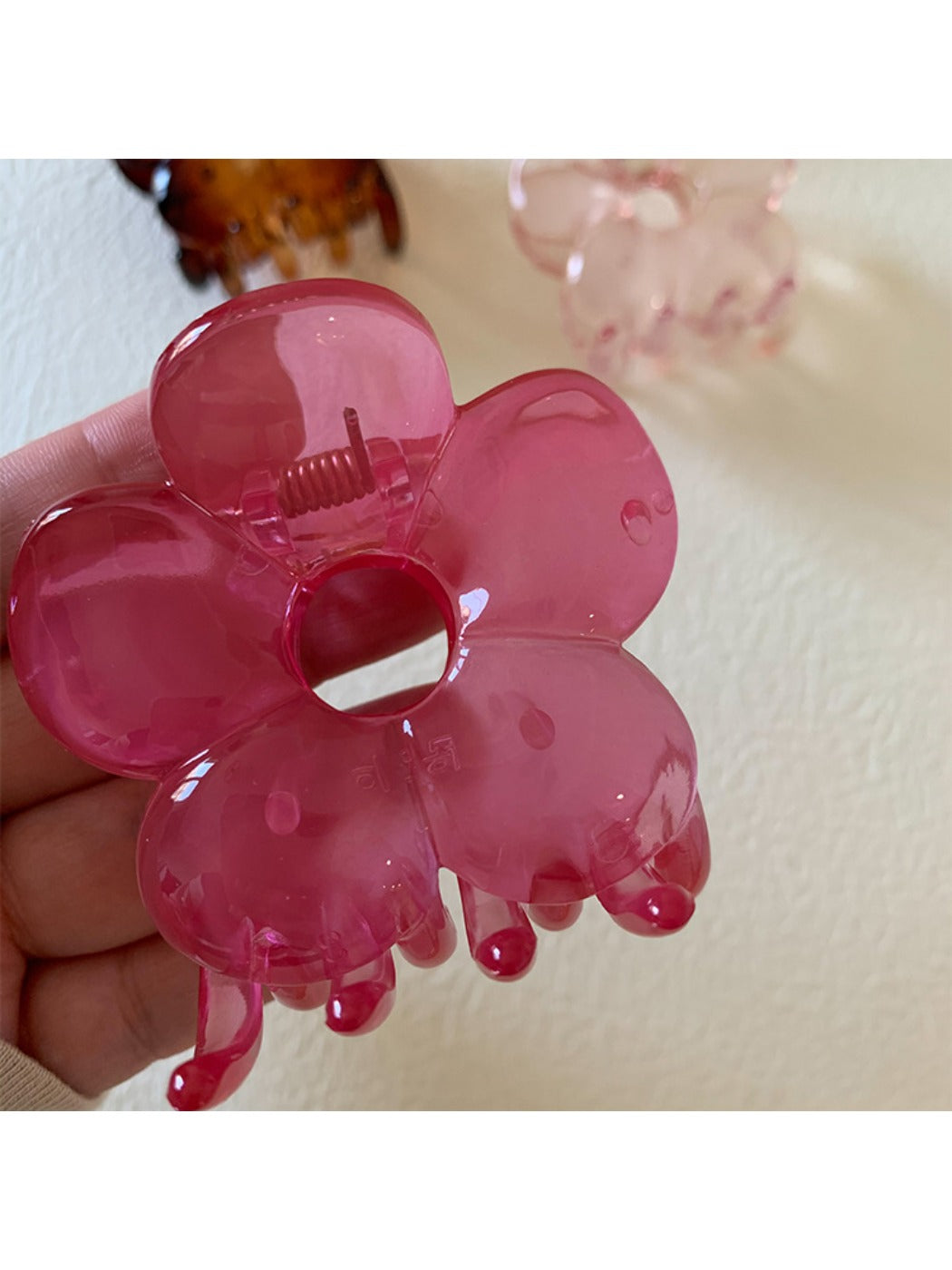 Beau - Cute Minimalist Flower Hair Claw Clip