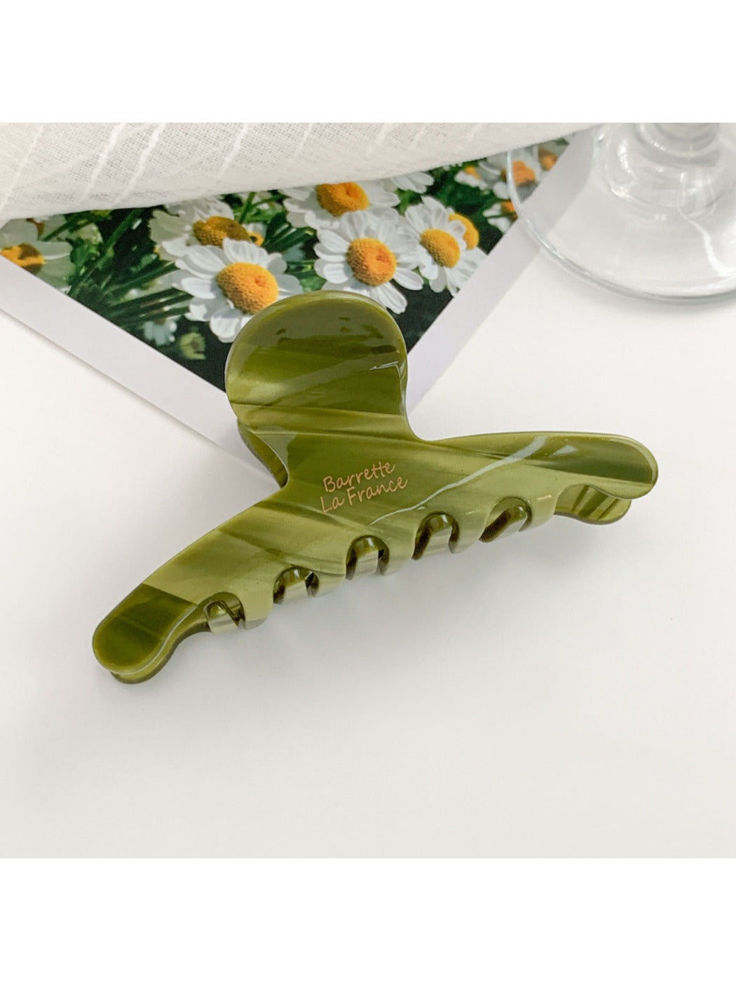 Beau - Minimalist Linear Pattern Claw Clip