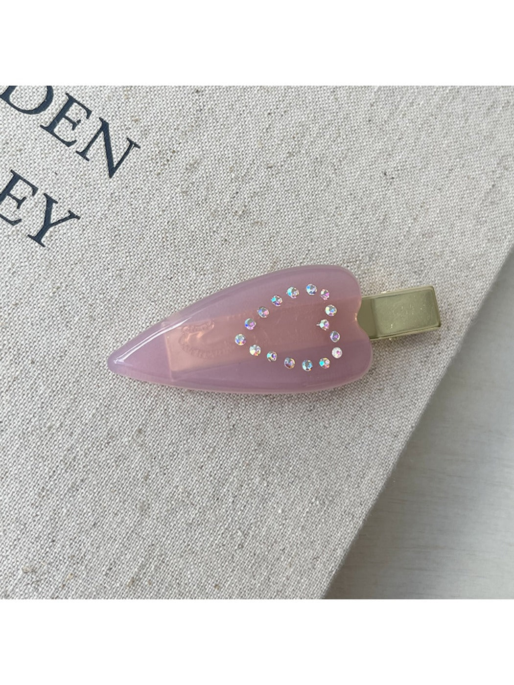 Beau - Minimalist Heart Shaped Hair Clip