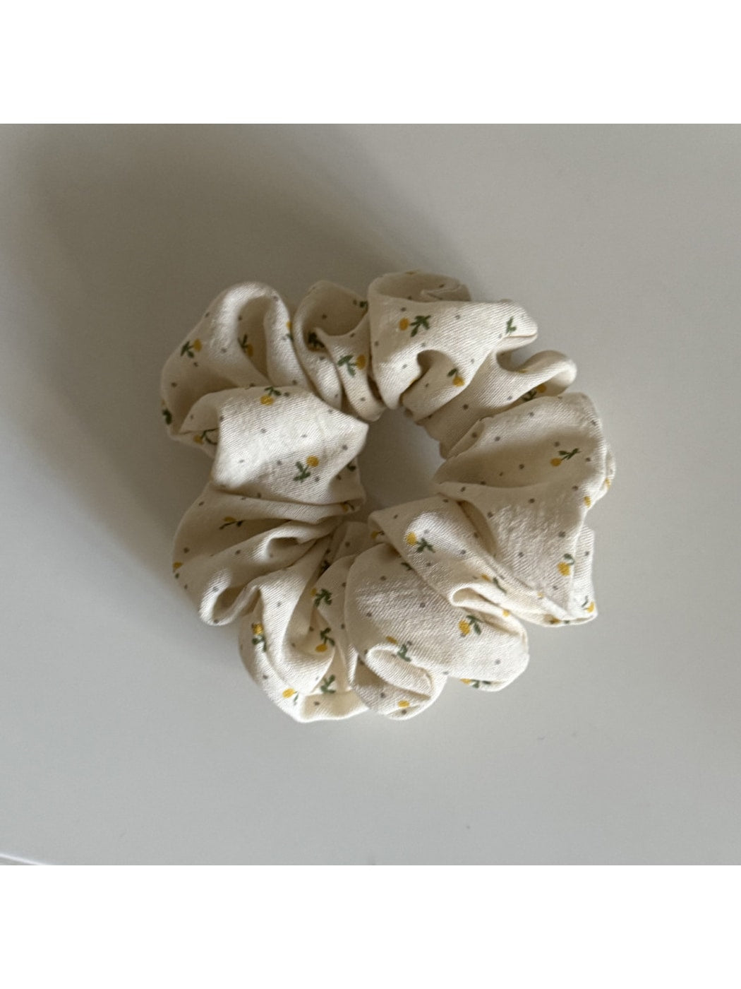 Gifty - Ditsy Floral Polyester Scrunchie