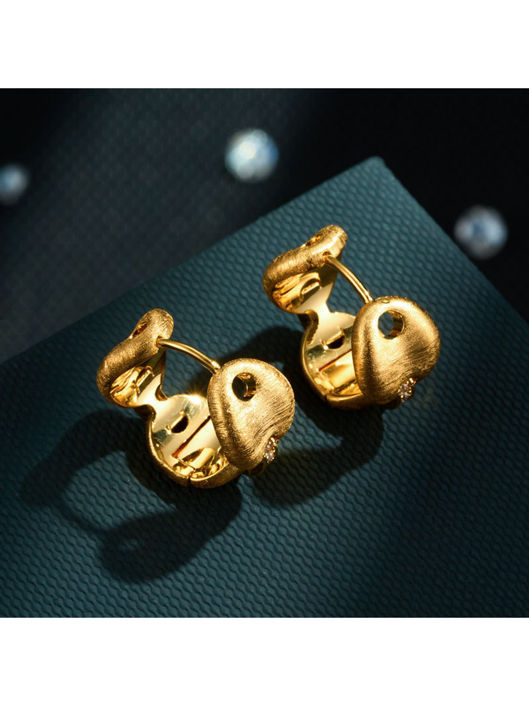 Earedge - Pig Nose Accent Alloy Rhinestones Hoop Earrings