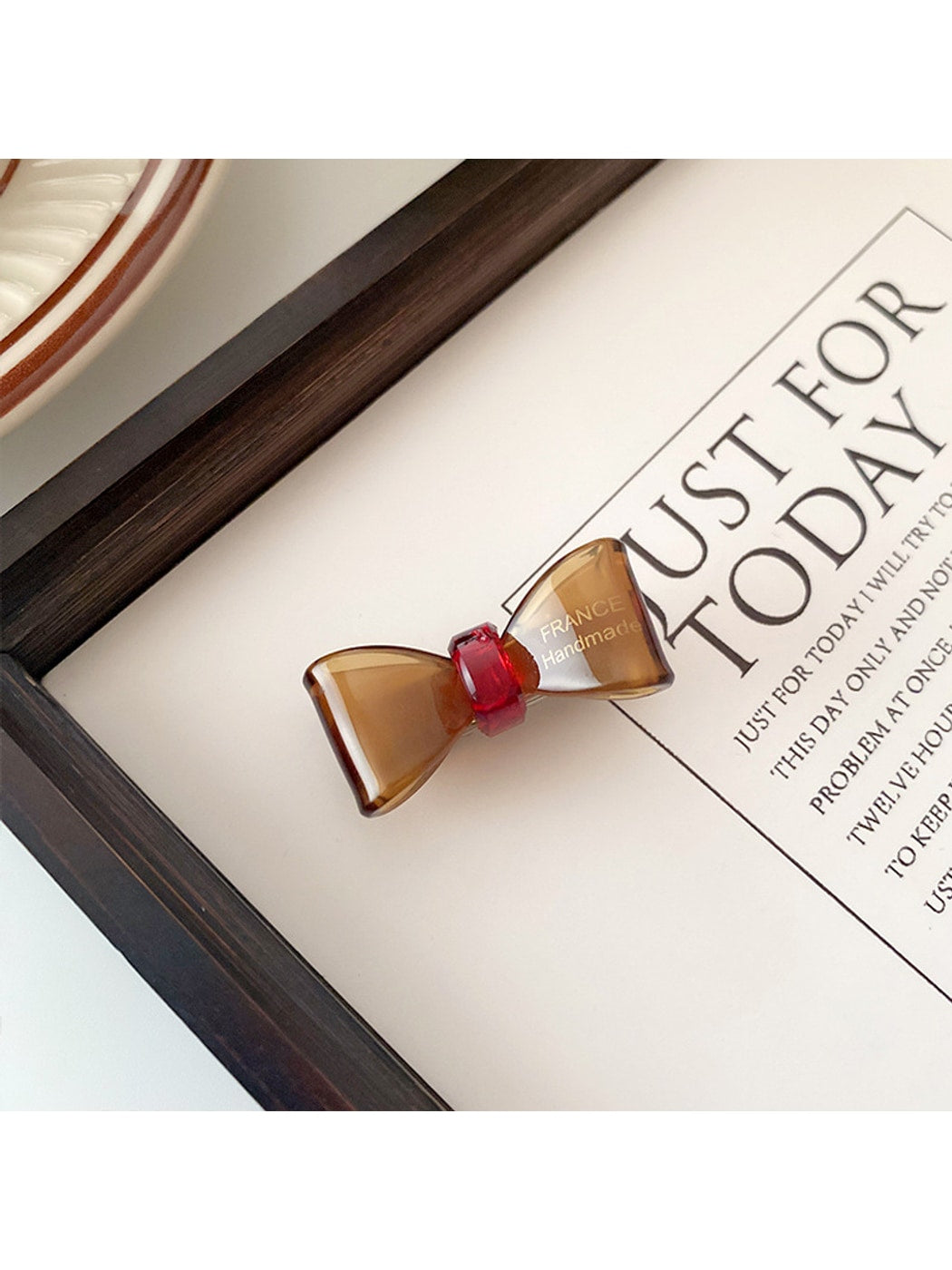 Beau - Glossy Acetate Fiber Bow Accent Hair Clip