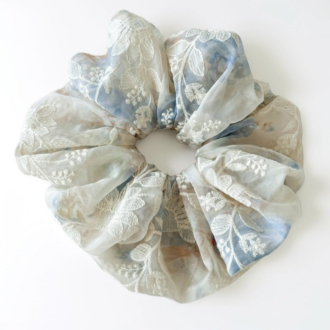 GIFTY - Floral Embroidered Scrunchie