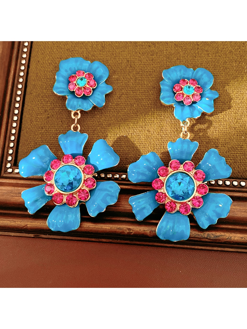 Earedge - Vintage Floral Rhinestone Dangle Earrings
