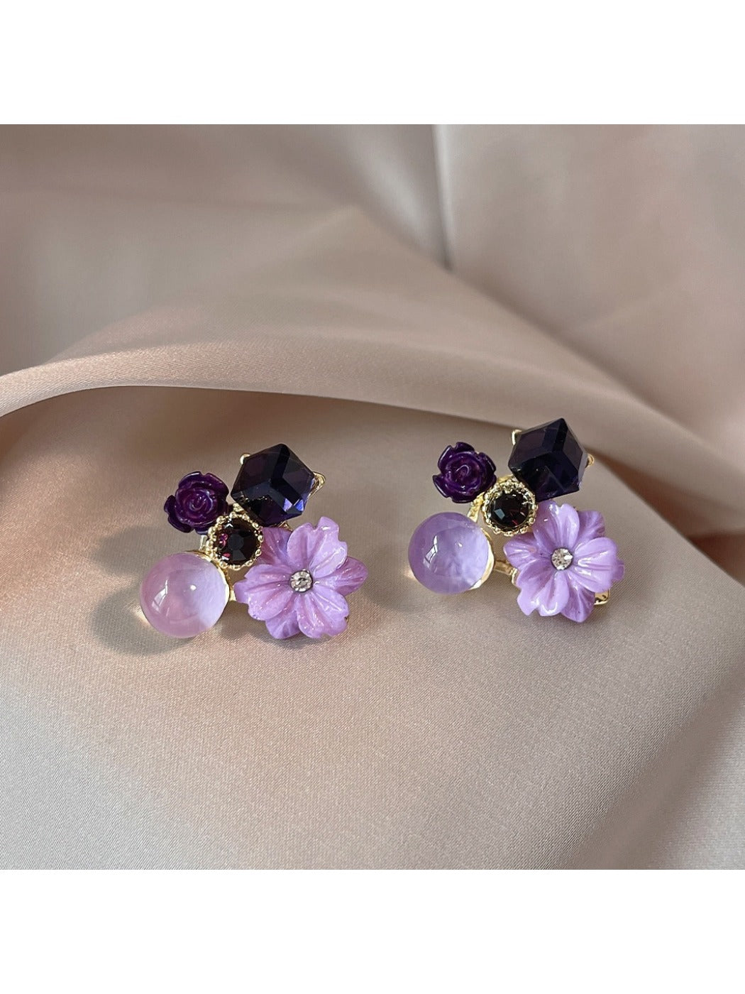 Earedge - Elegant Purple Flower Stud Earrings