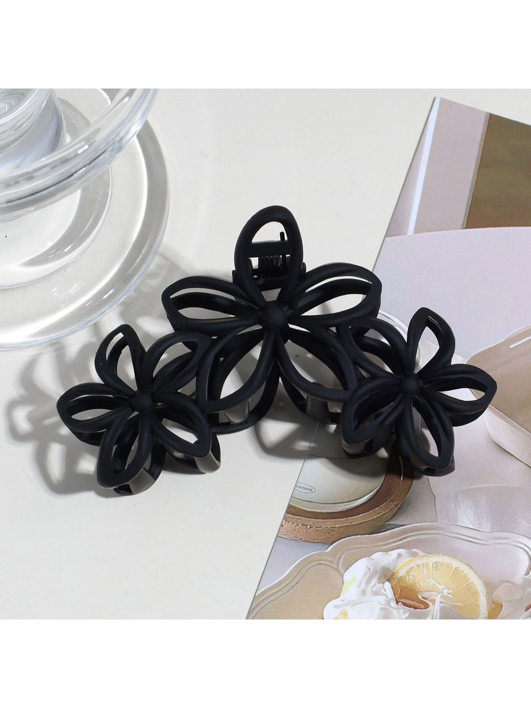 Beau - Plastic Hollow Flower Floral Hair Claw Clip