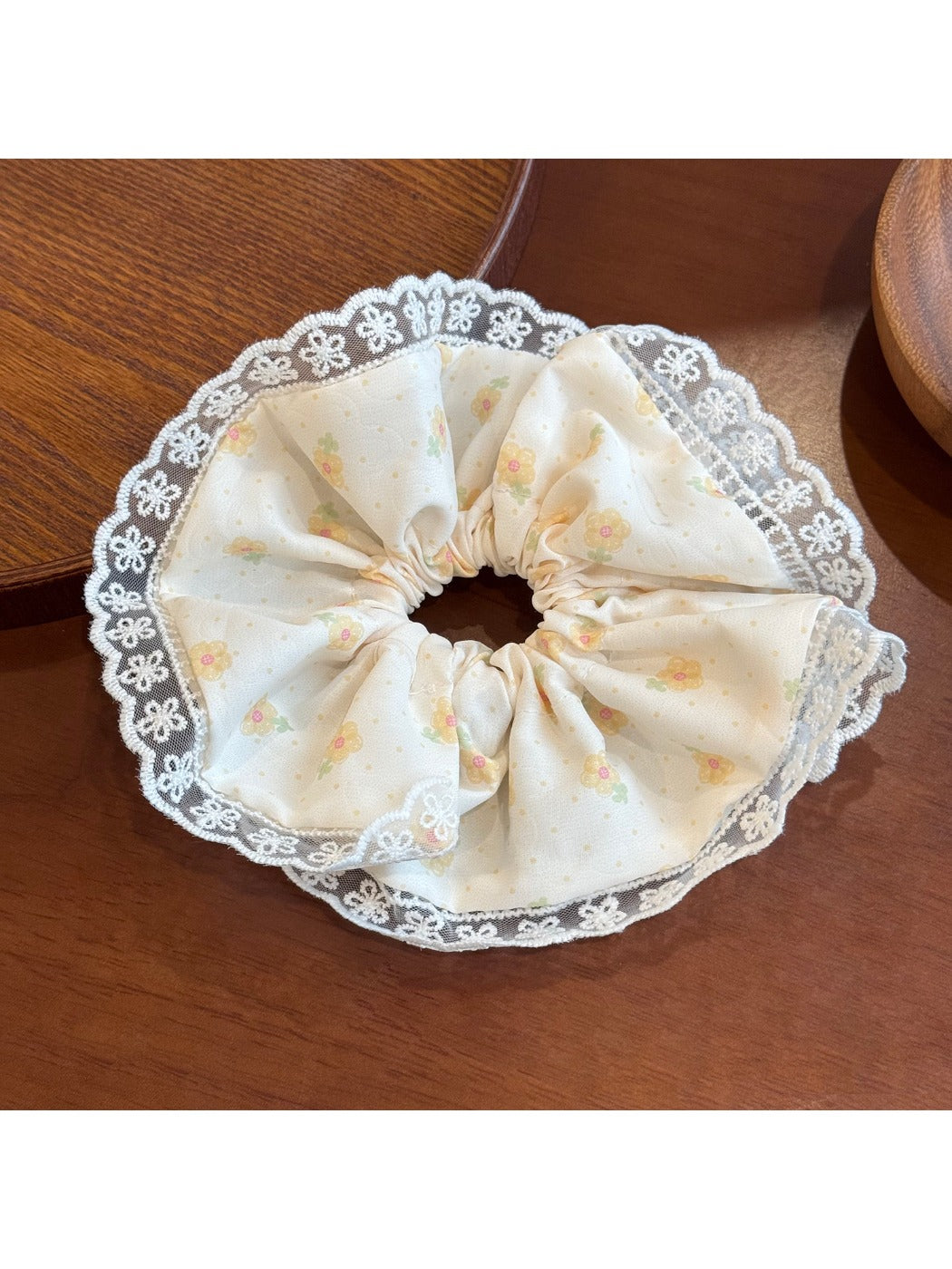Gifty - Lace Trim Floral Scrunchie Sweet Bow