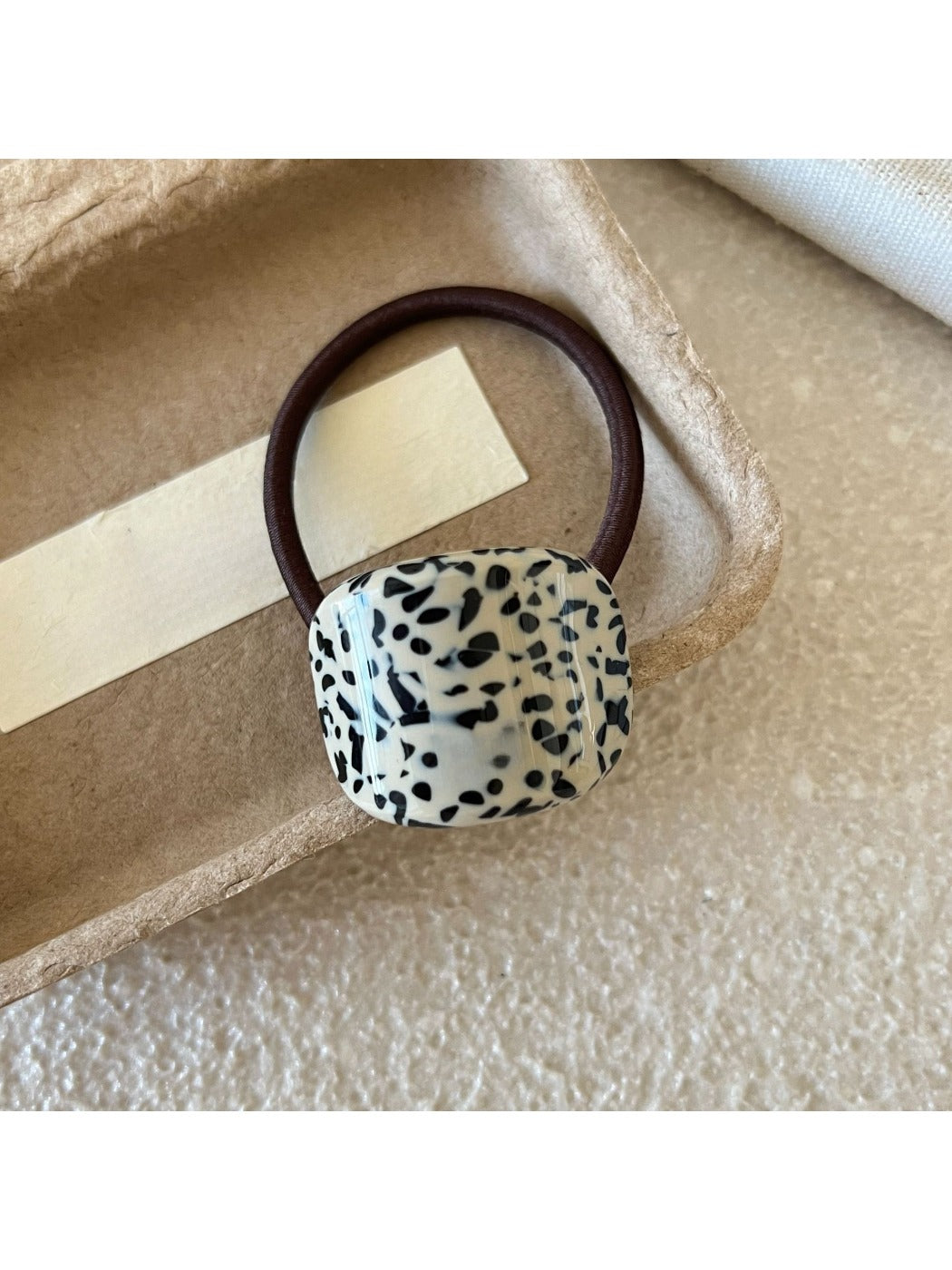Gifty - Retro Geometric Cube Hair Tie
