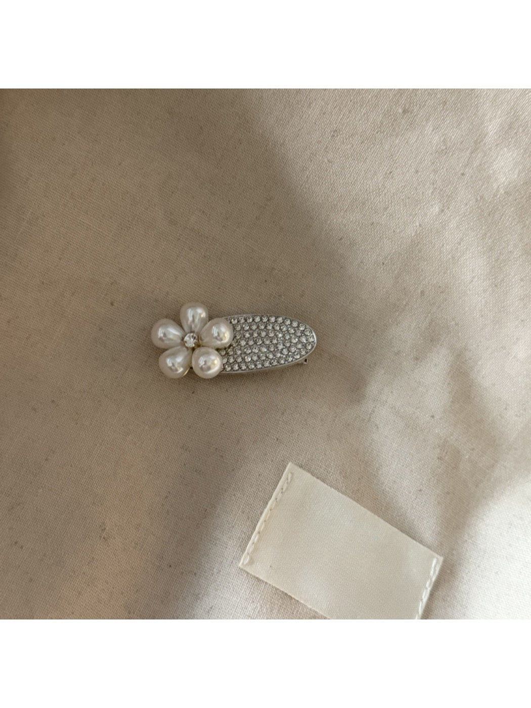 Beau - Geometric Floral Detail Alloy Hair Clip