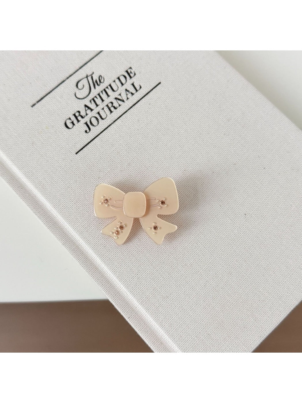 Beau - Sweet Bow Accent Plastic Alloy Hair Clip