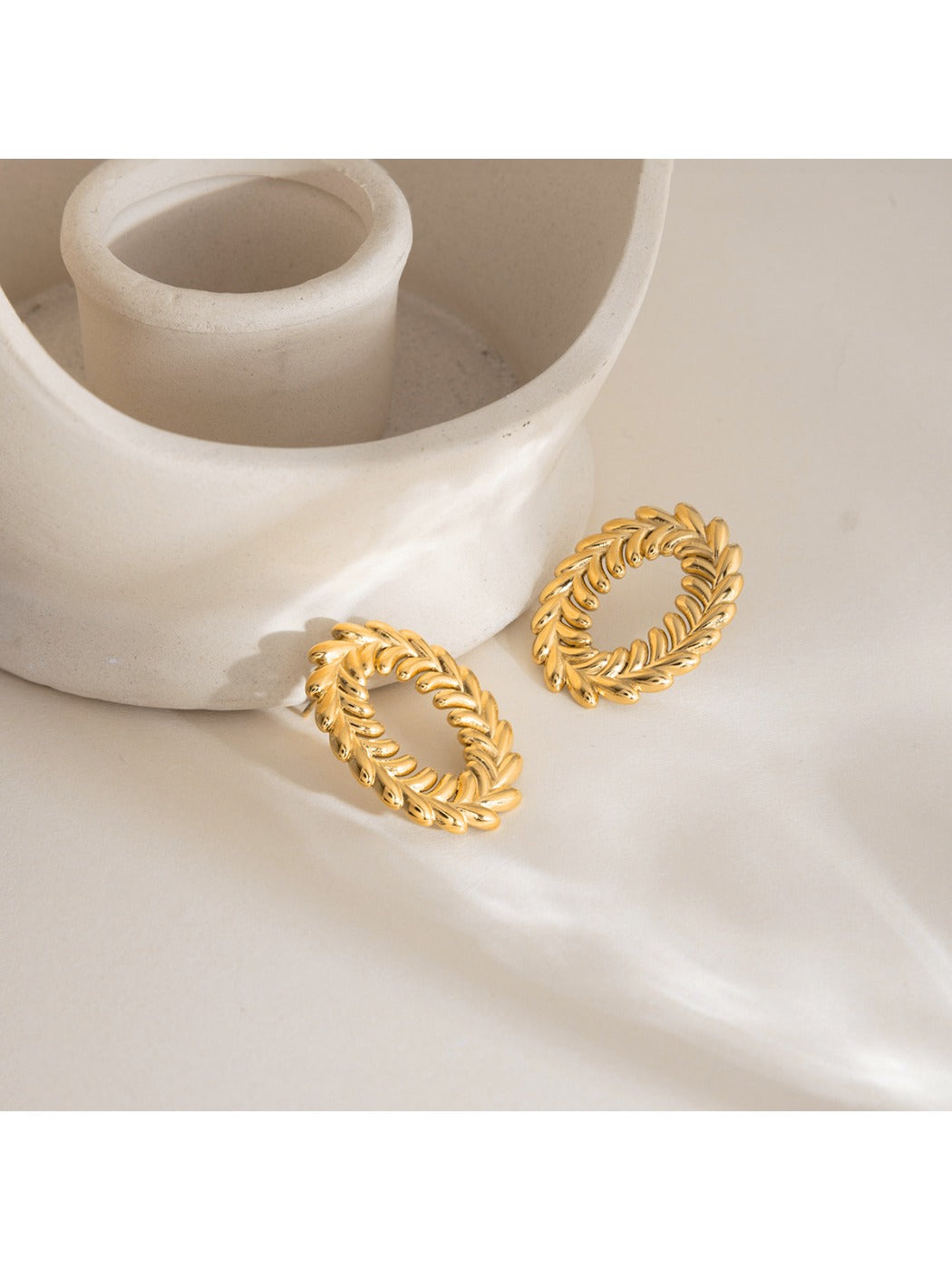 Earedge - Leaf O-Shaped Ear Studs