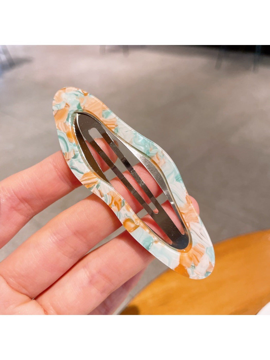 Beau - Openwork Cloud Hair Clip