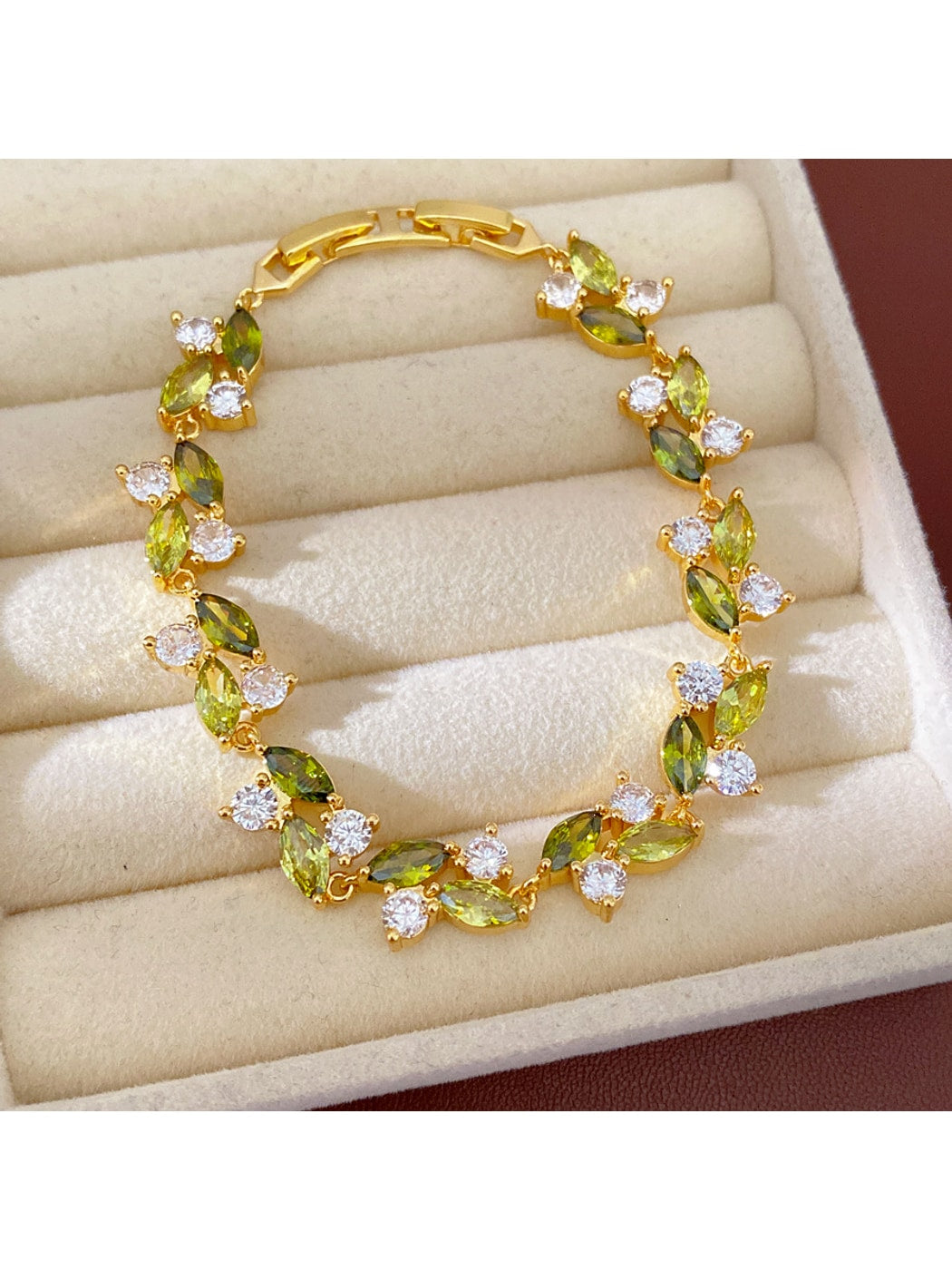 Lovra - Oval Detail Synthetic Zircon Clasp Bracelet
