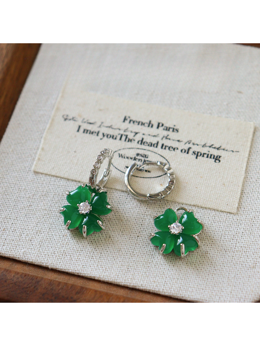 Earedge - Leaf Shape Clover Detail Earrings