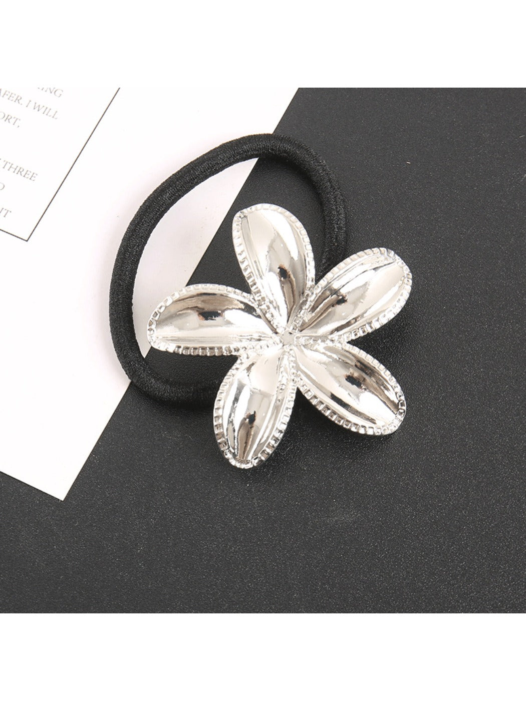 Gifty - Versatile Dimensional Flower Hair Tie