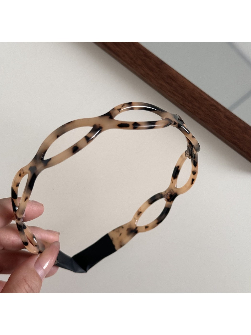 Gifty - Glossy Acetate Open Cutwork Toothed Headband