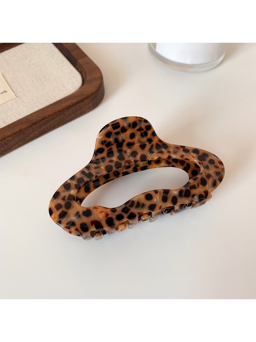Beau - Vintage Leopard Print Minimalist Claw Clip