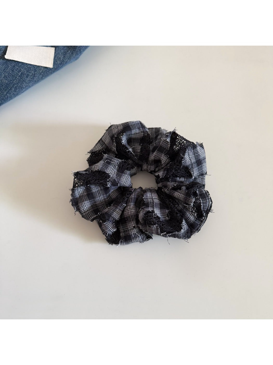 Gifty - Chic Plaid Ruched Scrunchie