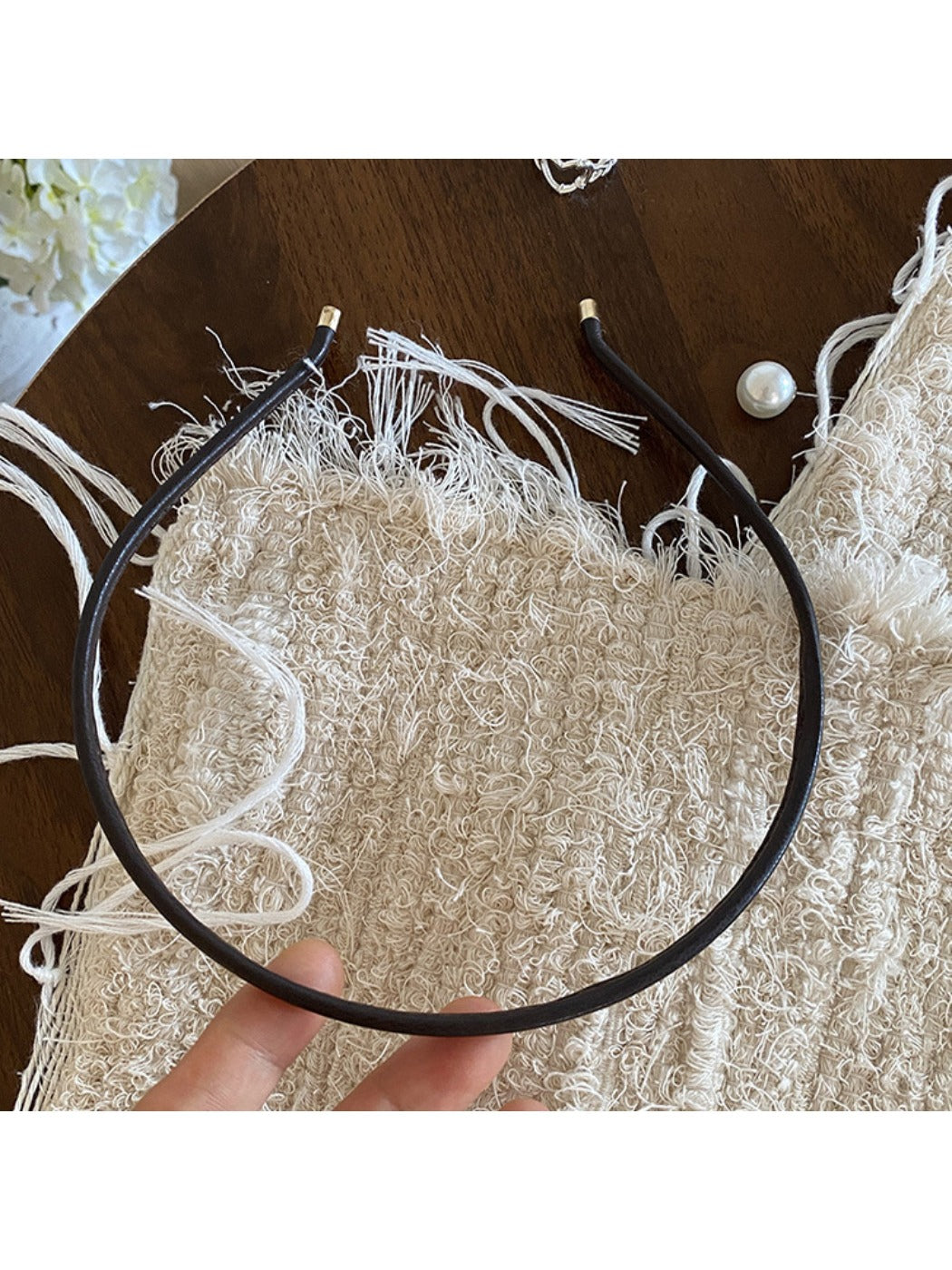 Gifty minimalist headband packaged in simple, eco-friendly box