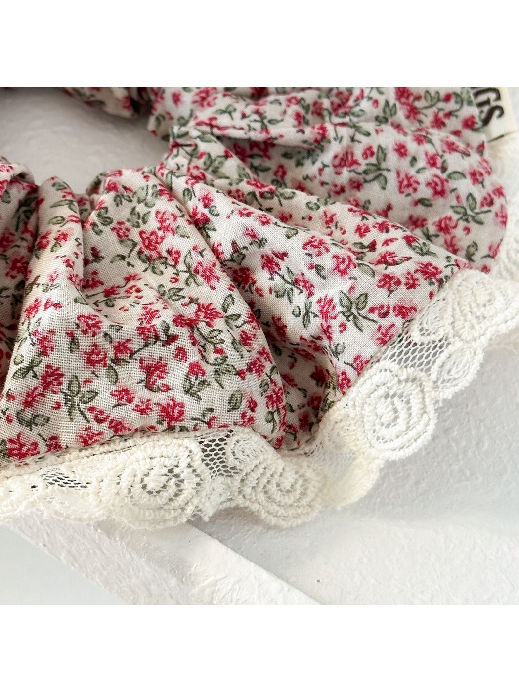 Gifty - Lace Floral Hair Scrunchie