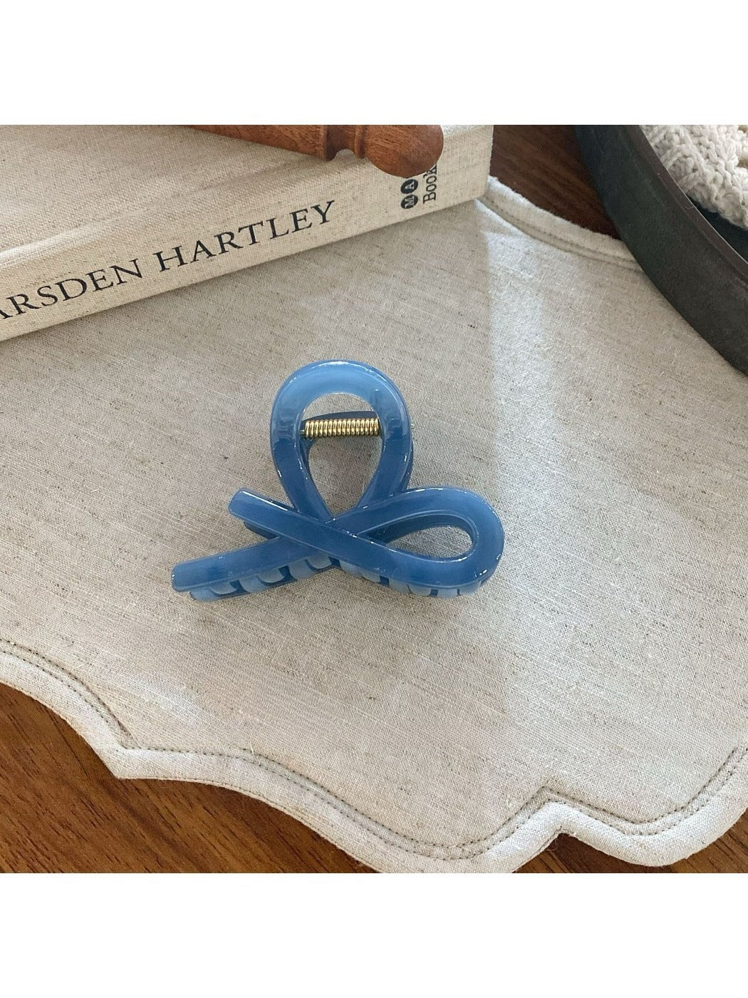 Beau - Elegant Solid Color Curved Claw Clip