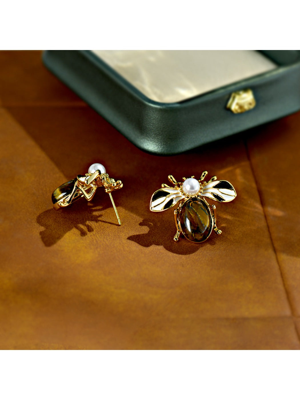Earedge - Vintage Luxe Bee-Shaped Stud Earrings