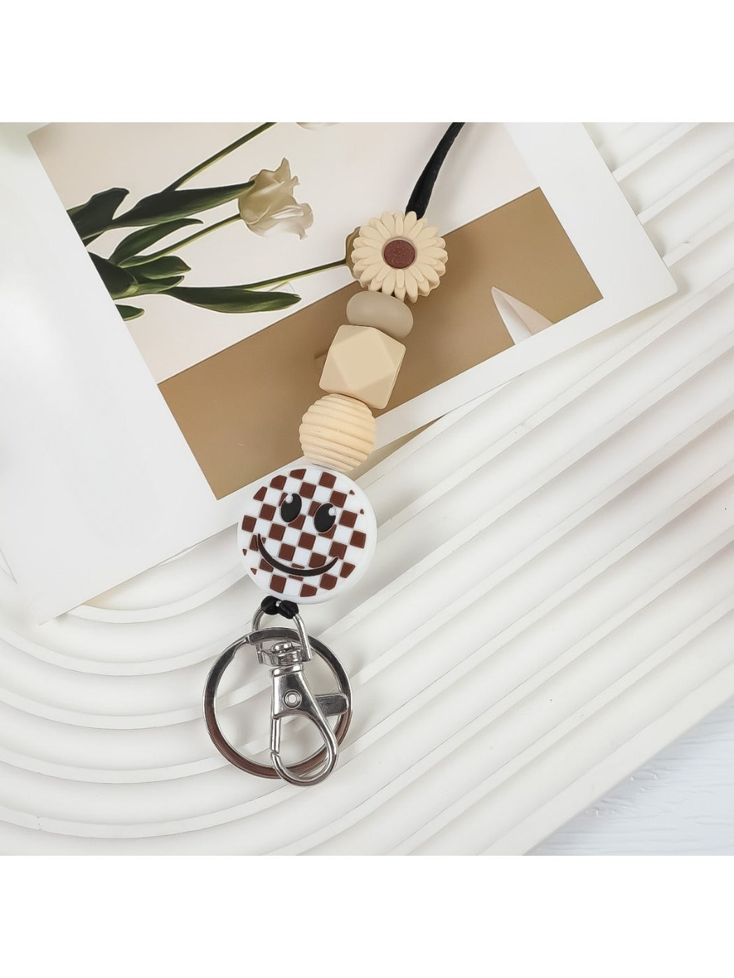 Keypus - Stylish Smiley Daisy Keychain
