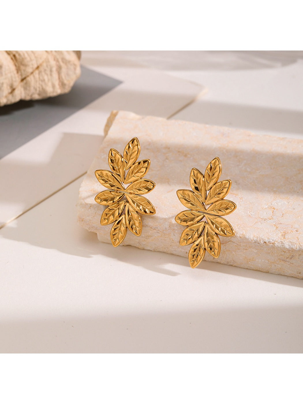 Earedge - Elegant Golden Nature Style Earrings