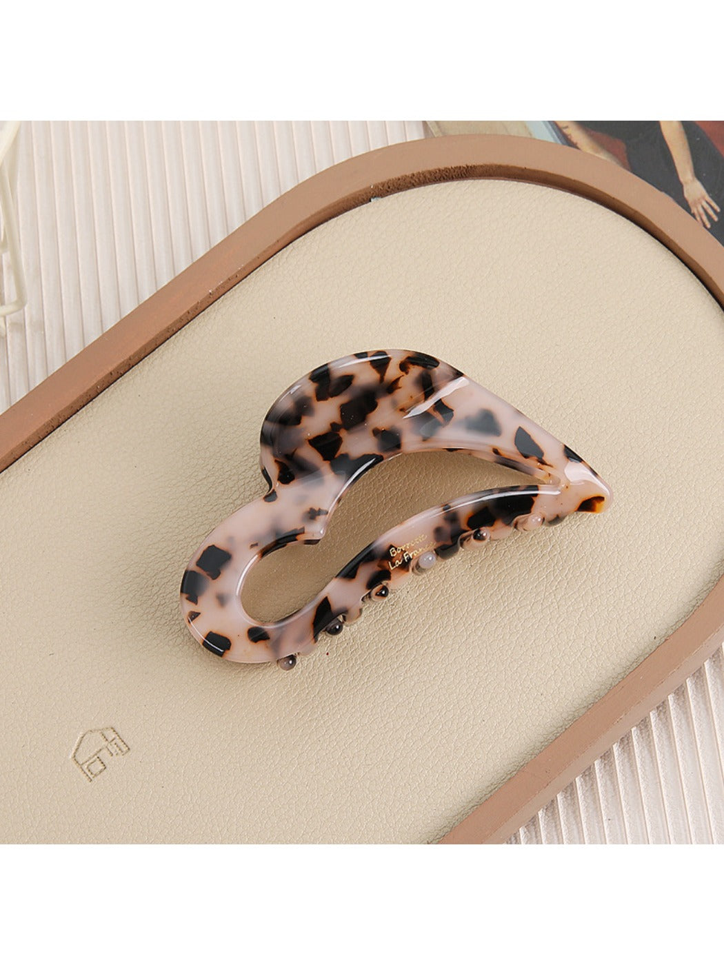 Beau - Open Heart Pattern Hair Claw Clip