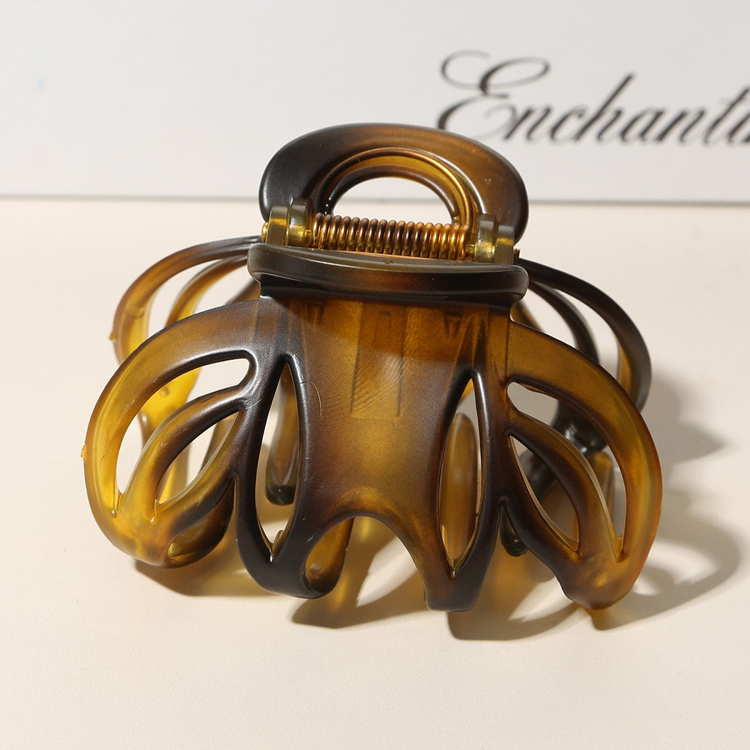Beau - Glossy Openwork Leopard Pattern Claw Clip