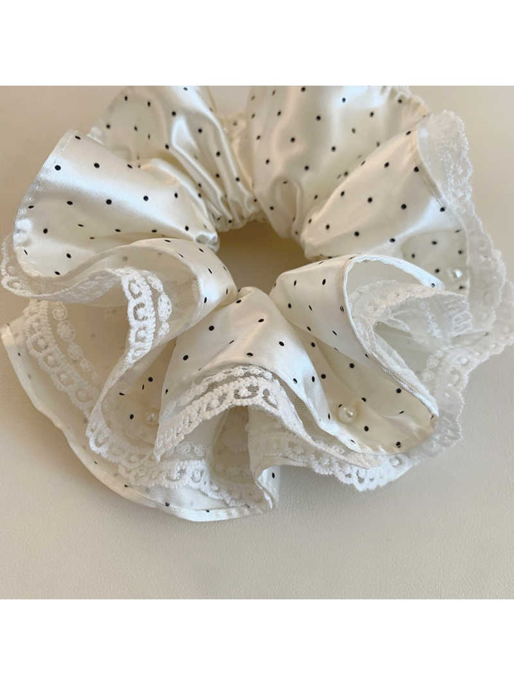 Gifty - White Lace Scrunchie Hair Tie