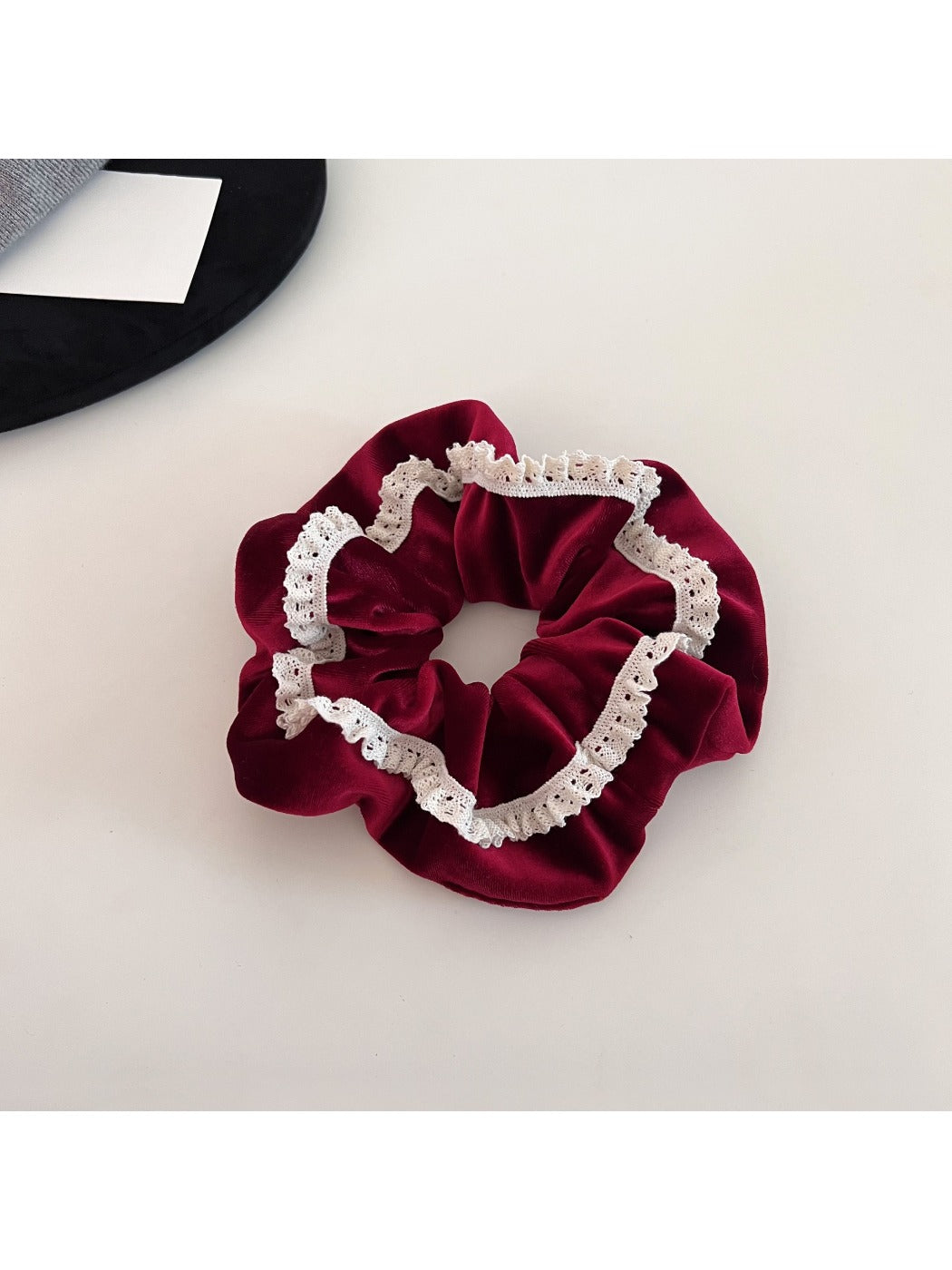 Gifty - Elegant Lace Trim Velvet Scrunchie