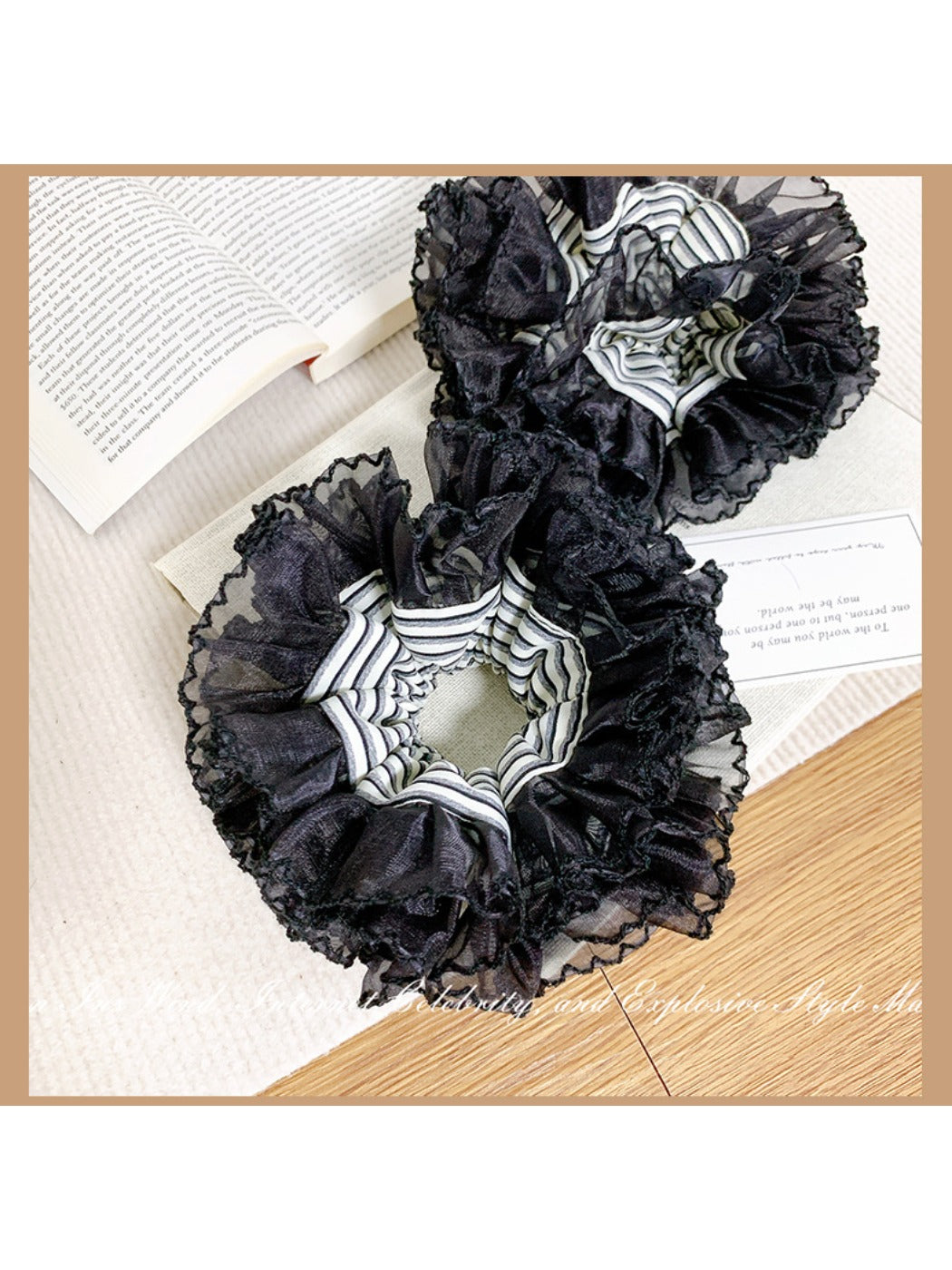 Gifty - Striped Lace Scrunchie Hair Tie
