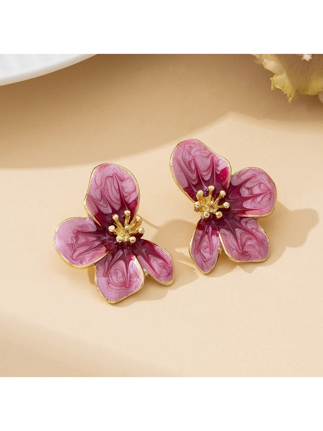 Earedge - Sweet Floral Petal Design Stud Earrings
